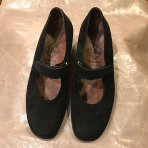 THERESIA M Fits Black Mary Janes 7.5 M